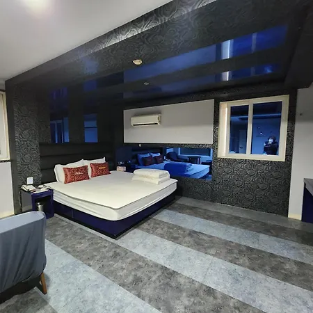 Sky Motel